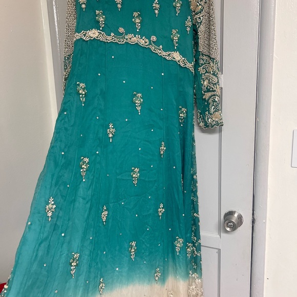 Bridal maxi Pakistani Indian dress in new condition - Picture 12 of 13
